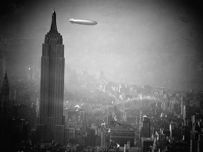 HINDENBURG. EL ZEPPELIN The-zeppelin-hindenburg-floats-past-the-empire-state-building