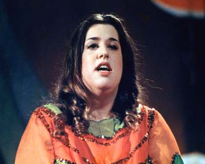 Operación Caos. Mama-cass-elliot