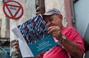 Encuesta: 75 % de los cubanos votaría por un cambio político Cubacambios-300x197
