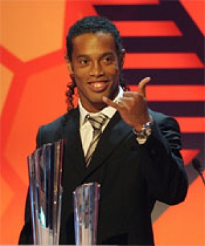 لاعبي كرة القدم الستة الأكثر دخلاً للعام المنصرف  Cafuabibou-vip-blog-com-149265360px-ronaldinho