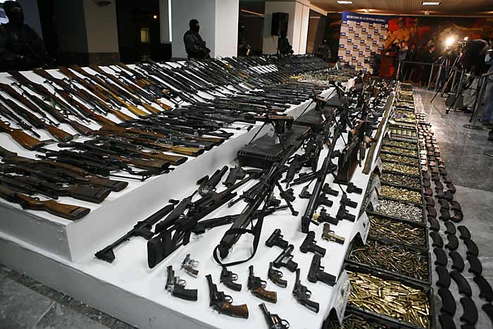 ARMAS INCAUTADAS AL NARCO MEXICANO Ejercito-armamento-incautado