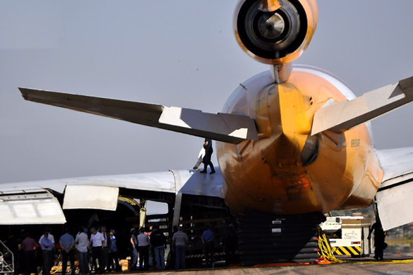 [Brasil] MD-11 encostado em VCP rende quase R$ 300 mil em taxas aeroportuárias N988AR_Cauda_Canal_Piloto