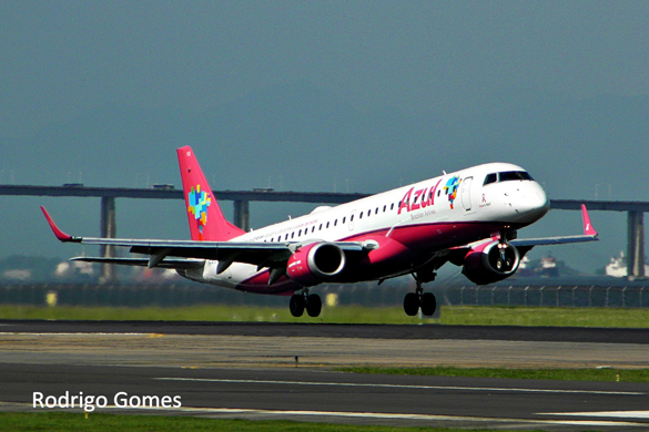 [Brasil] Avião da Azul fica atolado no gramado adjacente à pista do Aeroporto JK PR-AYO_SDU_Canal_Piloto