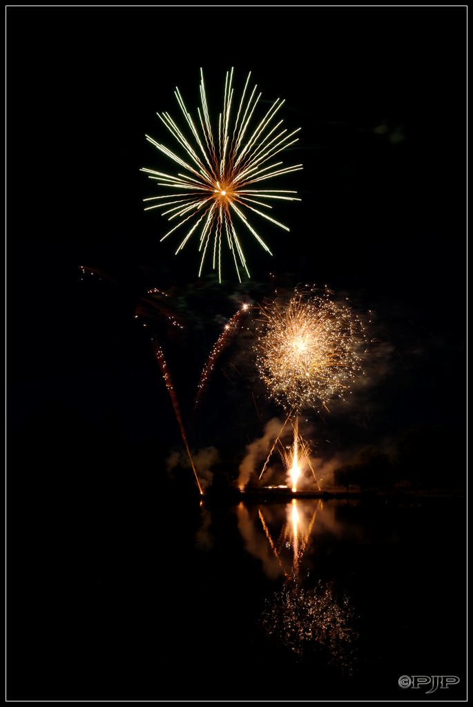 Spectacle pyrotechnique "Zebrazil" 20140711_230125_158098_IMGP0290_DxO_1024-400koMax