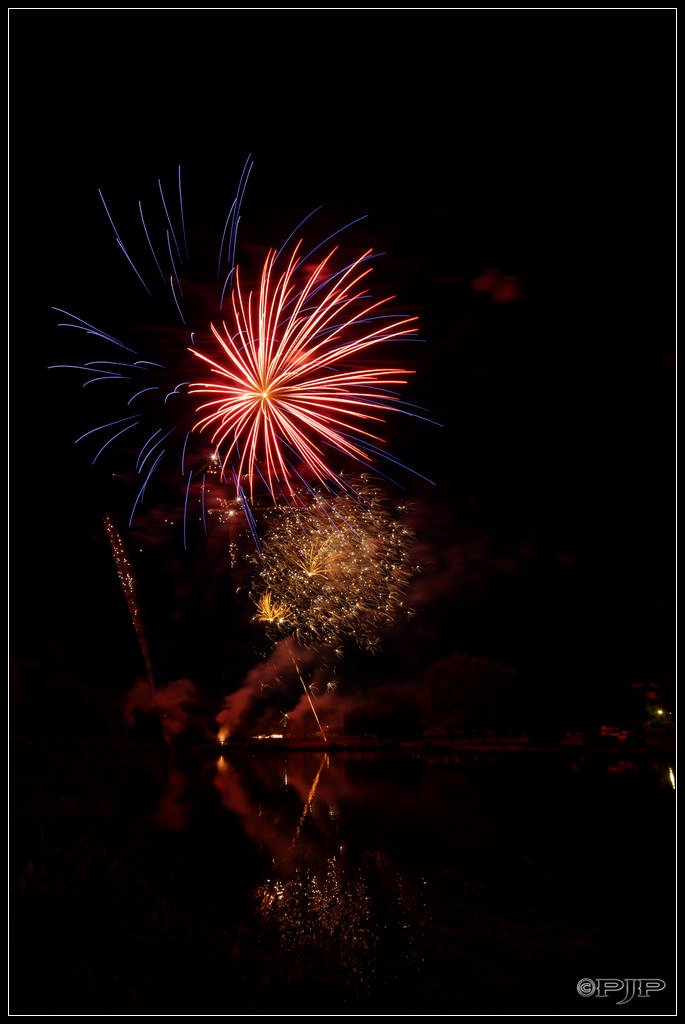 Spectacle pyrotechnique "Zebrazil" 20140711_230129_158099_IMGP0291_DxO_1024-400koMax