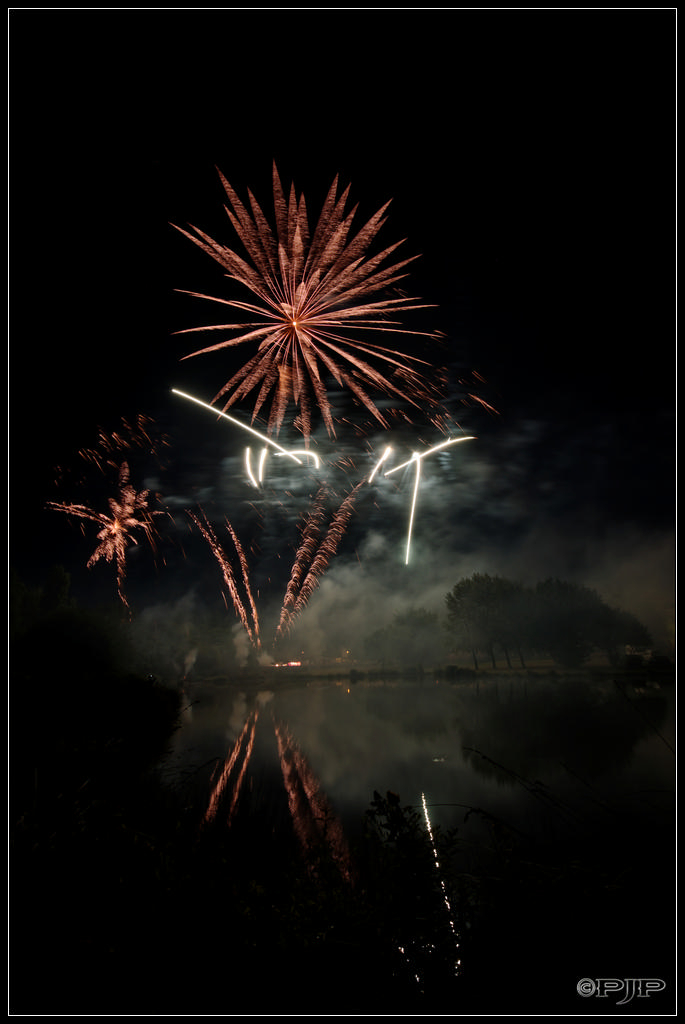 Spectacle pyrotechnique "Zebrazil" 20140711_231623_158468_IMGP0660_DxO_1024-400koMax