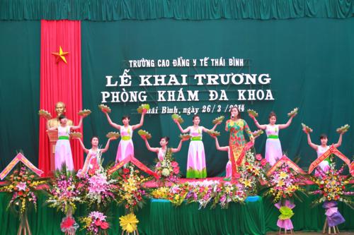 Cắt băng khai trương phòng khám đa khoa của Trường Cao đẳng Y tế Img_0418_500x333