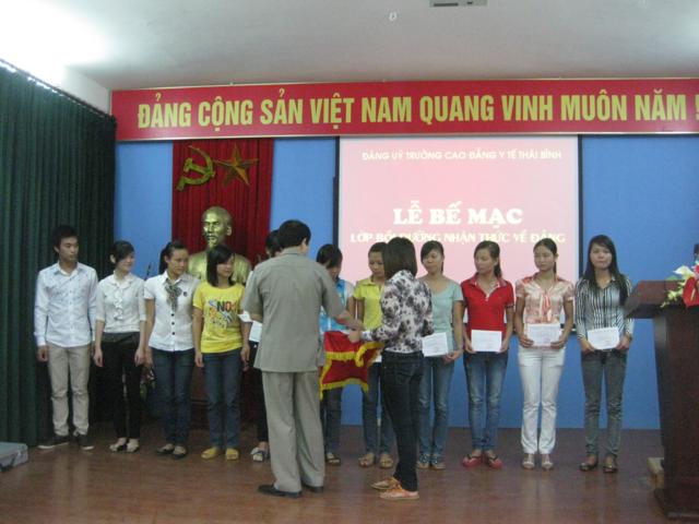 lớp học bồi dưỡng nhận thức về Đảng tháng 8 năm 2011 IMG_0107_640x480