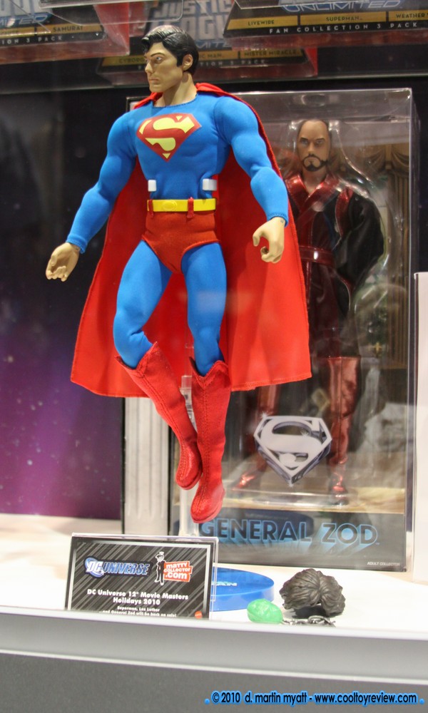 Mattel : Superman Christopher Reeve 12" Figure CapedWonder-CoolToyReview-Mattel-Reeve-2010-01