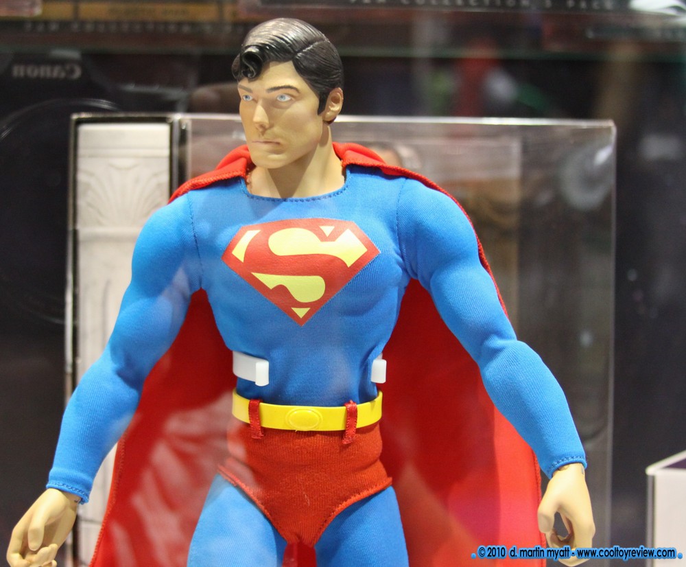 MATTEL SUPERMAN REEVES 12" COMIC CON 2010 CapedWonder-CoolToyReview-Mattel-Reeve-2010-02