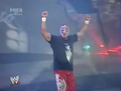 Ben Arfa Vs Rey Mysterio Rey_get_ring_06