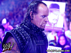 Dolph Ziggler sur le ring ... sans les titres. 4live-undertaker-13.09.09.3