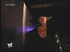 Résultats de ECW du 20/06/2012  Taker_backstage