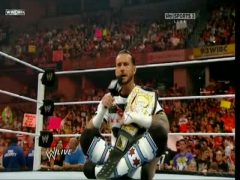 CM Punk est sur le ring est parle de son match face à Ziggler Vlcsnap-2011-08-13-03h36m24s224