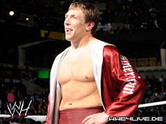 The Americain Dashing se présente. 4live-daniel.bryan-23.02.10.6