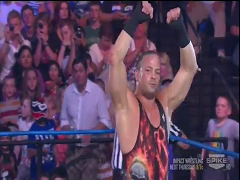 Rob Van Dam veut des explications de la Rated-R Superstar K-vlcsnap-2012-05-31-02h01m41s179