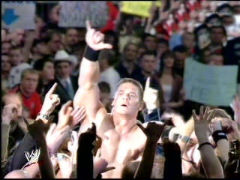 Vince McMahon vous salut! Cena_victory2