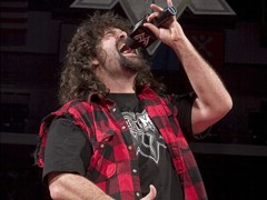 Mick Foley sur le ring pour une annonce... EXPLOSIVE! Foley_speak_11