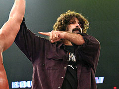 Mick Foley sur le ring pour une annonce... EXPLOSIVE! Foley2_Ebene_1_2