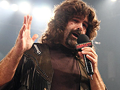 Mick Foley sur le ring pour une annonce... EXPLOSIVE! Mick15_Ebene_1