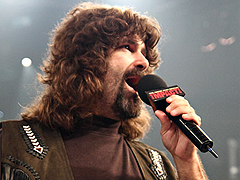 Mick Foley sur le ring pour une annonce... EXPLOSIVE! Mick17_Ebene_1