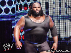 Undertaker est sur le ring 4live-markhenry-21.01.08.1