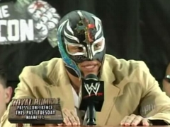 Monday Night Nitro # 2 : Rey Mysterio vs Edge /w The Miz en Guest Referee Rey_Presse_03