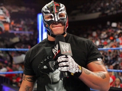 Rey mysterio sur de lui Rey_speak_HQ_01