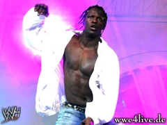 R Truth vs Alex Shelley Killings_entrance_01_2