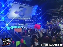 Show 7, Match 1 : The Rock vs Chris Jericho 4live-jericho-26.11.07.6