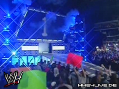 Show 7, Match 1 : The Rock vs Chris Jericho 4live-jericho-26.11.07.9