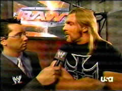 Triple H en Backstage 03