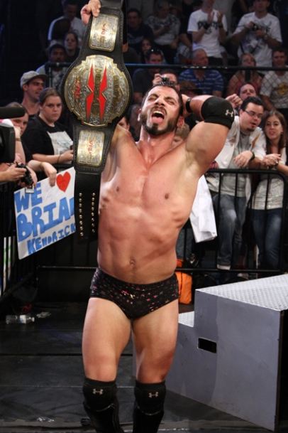 Record pour Austin Aries Austin-aries-x-division-champion-tna