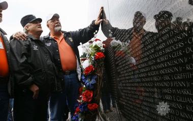 Charlie Liteky, Army chaplain in Vietnam who gave back Medal of Honor, die SUNMO_1110_Almanac_640x360