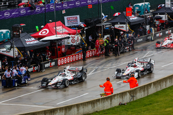 Muñoz y Bourdais vencedores en Detroit Indycar-detroit-2015-cars-pull-off-of-pit-lane