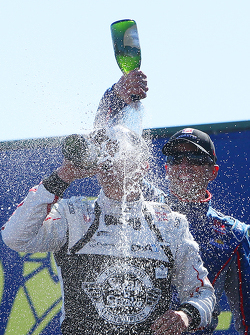 Rahal ganó en casa y recortó la distancia con Montoya Indycar-mid-ohio-2015-podium-race-winner-graham-rahal-rahal-letterman-lanigan-racing-honda