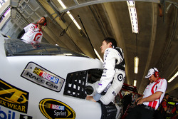 Jimmie Johnson ganó en Texas con un esfuerzo de última hora Nascar-cup-texas-2015-kyle-larson-ganassi-racing-chevrolet