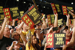 ALL-STAR 2015 Nascar-cup-all-star-2015-fans-thank-jeff-gordon