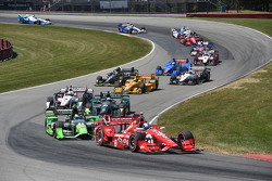 Rahal ganó en casa y recortó la distancia con Montoya Indycar-mid-ohio-2015-start-scott-dixon-chip-ganassi-racing-chevrolet-leads