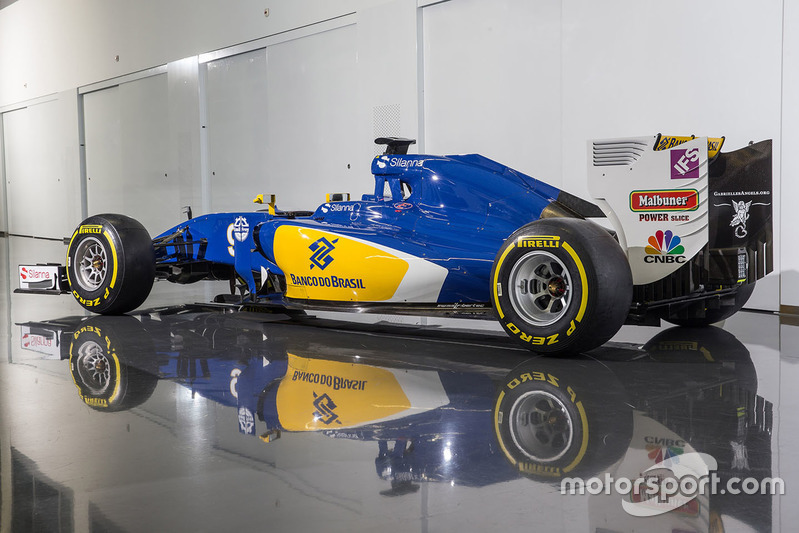 [Sport] Tout sur la Formule 1 - Page 8 Wcf-sauber-f1-team-reveals-modified-2016-livery-sauber-c35-livery