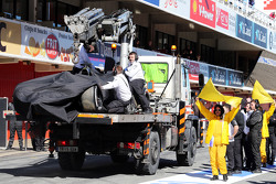 Alonso raconte les souvenirs précis de son accident F1-barcelona-february-testing-2015-the-crashed-car-of-fernando-alonso-mclaren