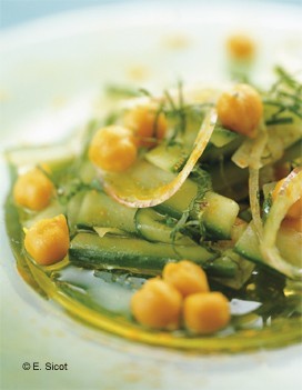 Des recettes avec du Curcuma Salade-de-pois-chiches-au-concombre-et-au-curcuma_large_recette