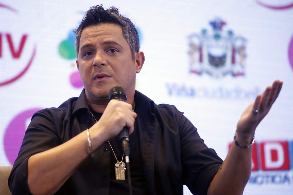 Alejandro Sanz para un concierto en México para expulsar a un maltratador entre el público  262302-944-629