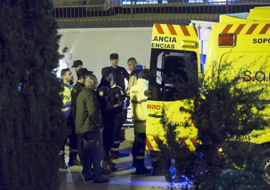 Motín en el CIE de Murcia: tres policías heridos y unos 15 internos fugados   374688-944-665