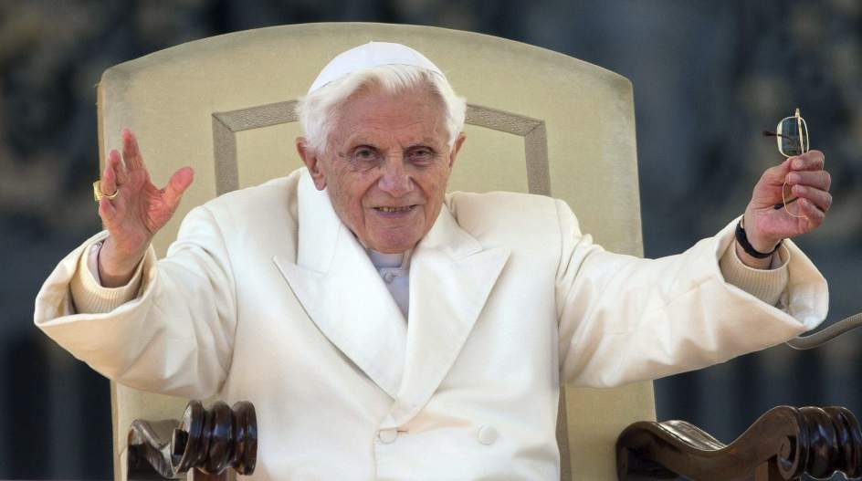 Benedicto XVI se despide de los fieles en el Vaticano: "He tenido momentos difíciles" 109359-944-527