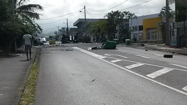 Basse Terre : des manifestants bloquent la circulation Basse-3