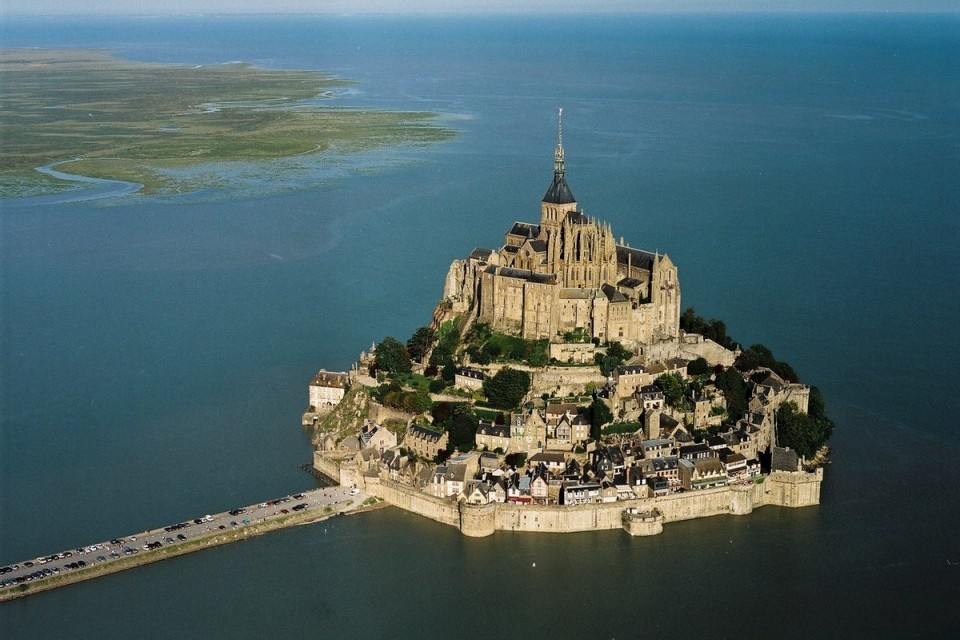 Najlepša mesta na svetu koja oduzimaju dah 45-Mont_St_Michel_Castle_France