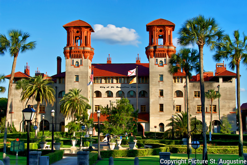 سانت أوغسطين (فلوريدا) The-Lightner-Museum-and-St-Augustine-City-Hall-in-historic-downtown-St