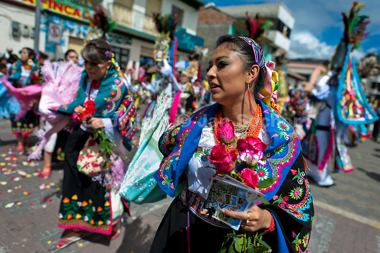 Szpanujemy ładnymi zdjęciami z odgrywanego przez nas kraju - Page 2 Corpus-christi-ecuador-festival-08