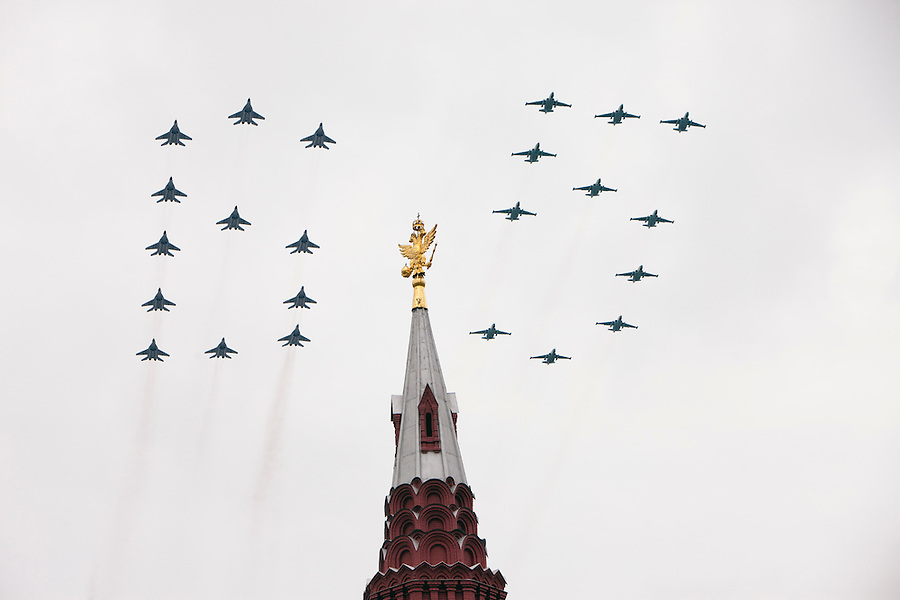 Photos d'avions militaires - Page 20 Russia-moscow-victory-parade-ru150877